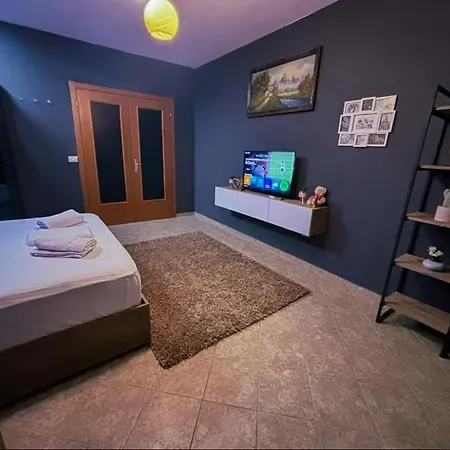 Bazaar Apartamento Tirana